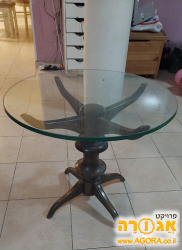 שולחן קטן מזכוכית