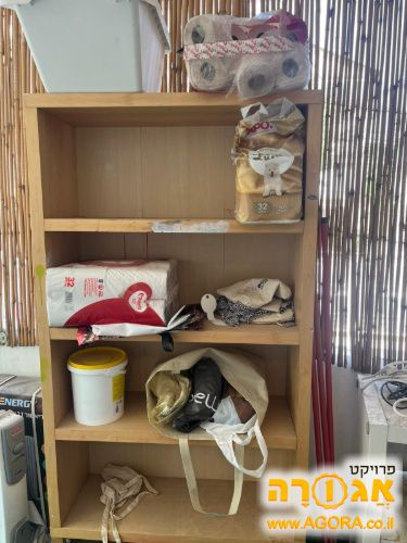ארון מדפים