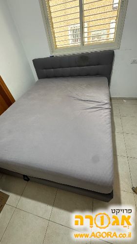 בסיס מיטה עם ארגז מצעים