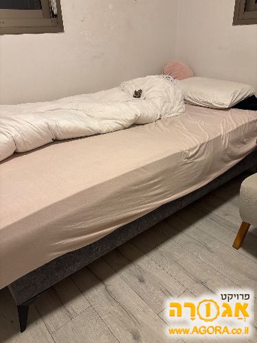 מיטה ברוחב 1 מטר