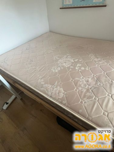 בסיס מיטה ומזרון