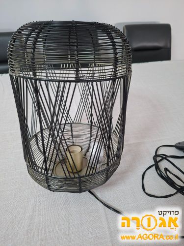 מנורה עומדת