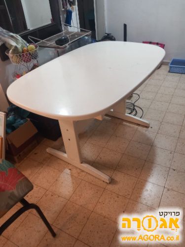 שולחן אוכל