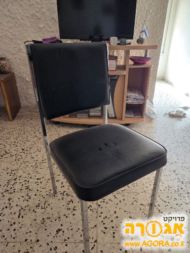 4 כיסאות