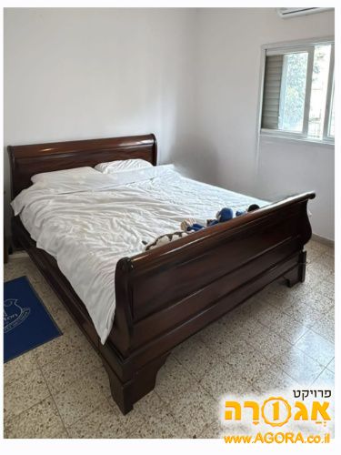 מיטה זוגית + 2 שידות לילה