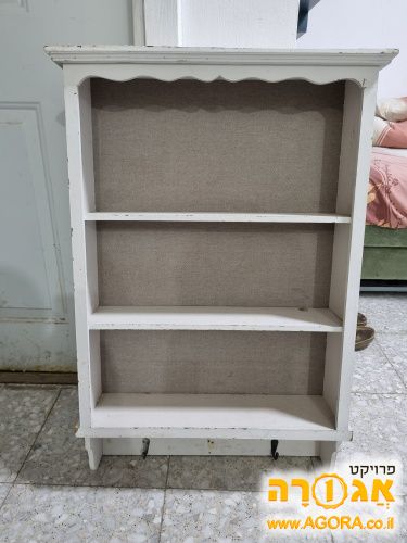 ארונית מדפים