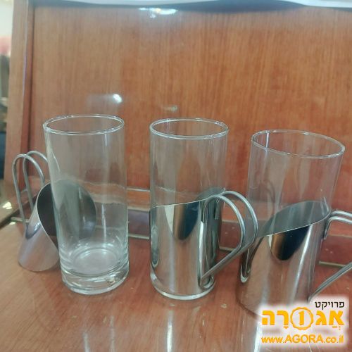 כוסות גבוהות עם ידיות מתכת נשלפות