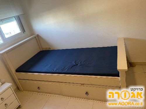 מיטת נוער עם מיטת חבר ומיגרות