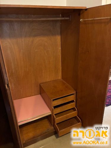 ארון בגדים מעץ מלא