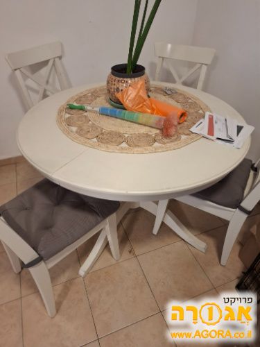 פינת אוכל עגולה נפתחת ללא כסאות