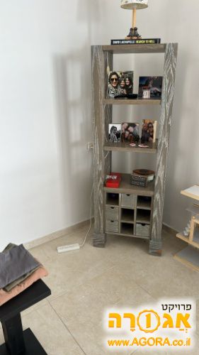 שידה גבוהה דקורטיבית