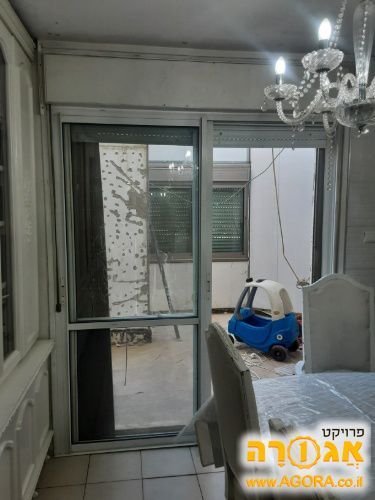 דלת לחצר וסורג מתקפל