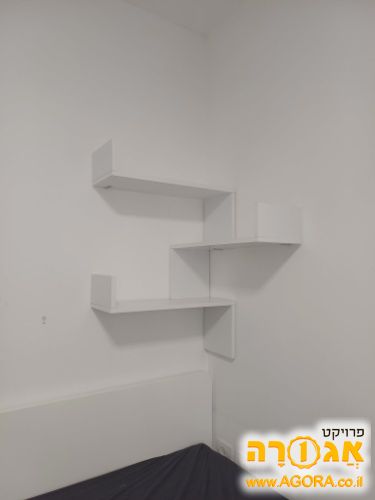 מדפים פינתיים