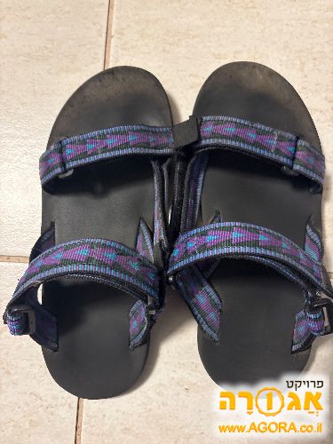 סנדלים