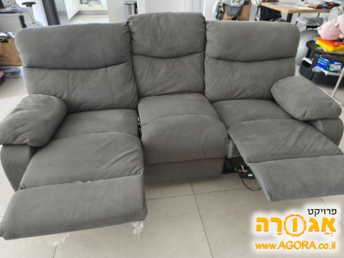 ספה תלת מושבית עם ריקליינרים
