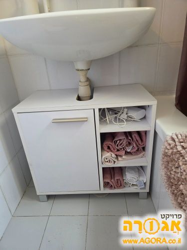 ארון מתחת לכיור
