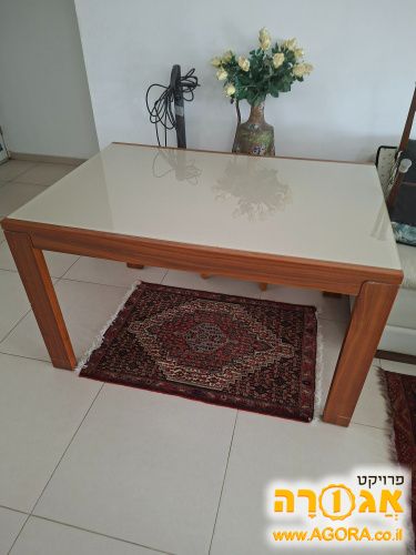 שולחן אוכל