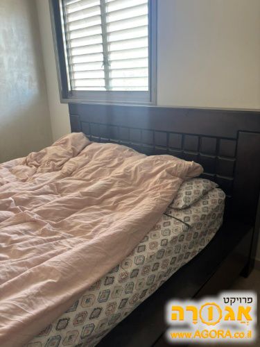 מיטה זוגית מעץ מלא