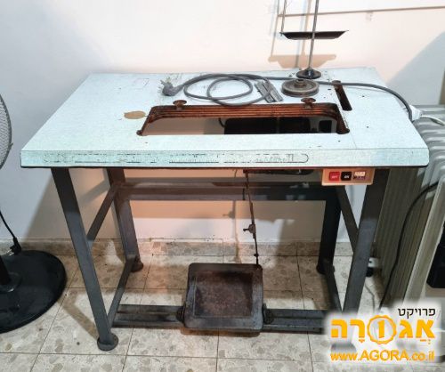 שולחן עם מנוע למכונת תפירה