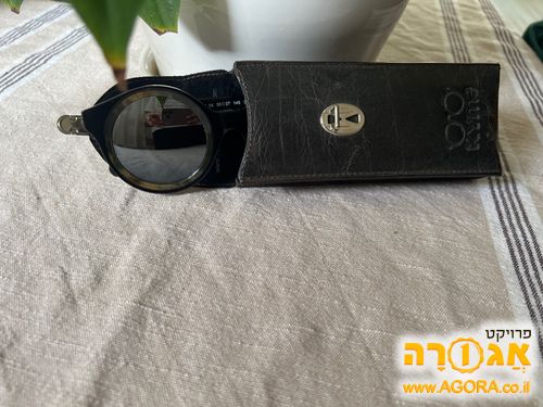 זוג משקפי מעצבים איטלקי