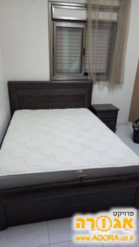 מיטה זוגית מזרן ושידה