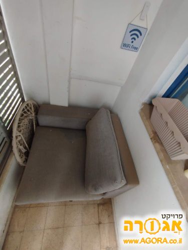 כורסה אפורה