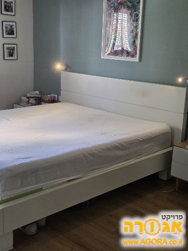 מיטה זוגית ושידות