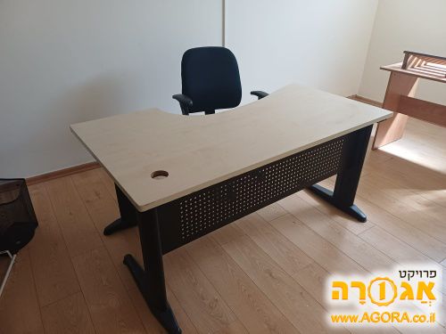 שולחן משרדי גדול 160*90 במצב טוב