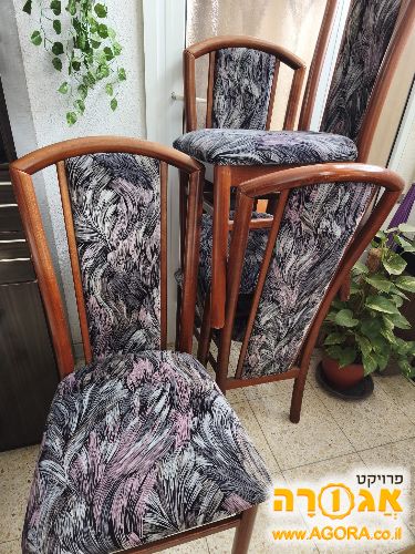 כיסאות