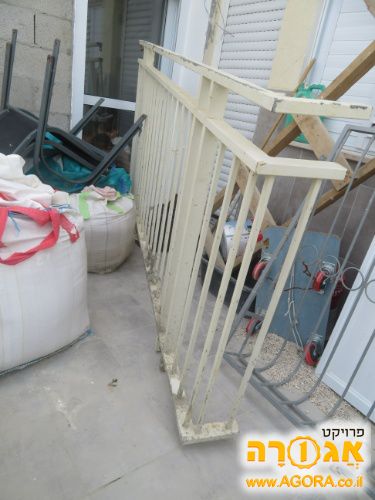 מעקה למרפסת