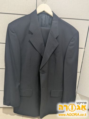 חליפות אלגנטיות וחולצות מכופתרות