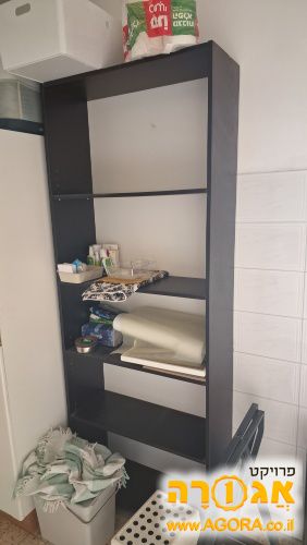 ארונית גבוהה, שידה, מדפים, בצבע שחור