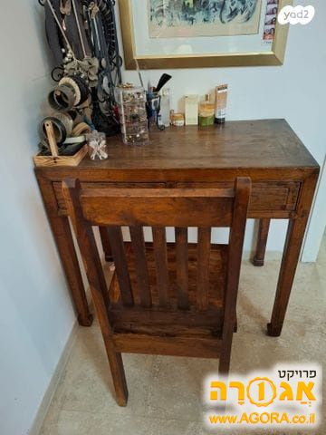 שולחן איפור וכיסא מעץ