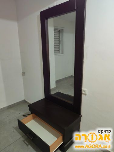 שידת מראה