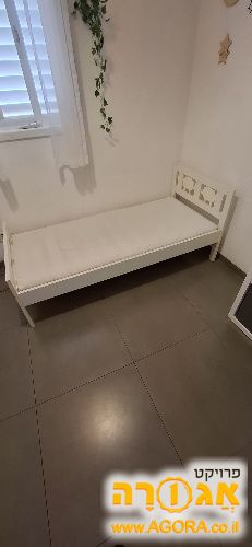 מיטת ילד קטנה
