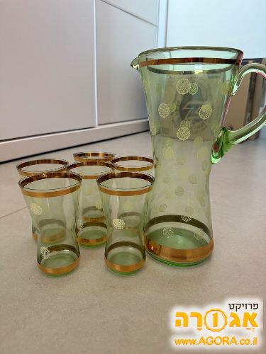 זו כוסות וקנקן