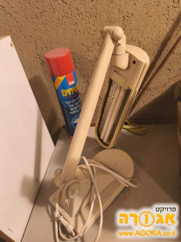 מנורת שולחן
