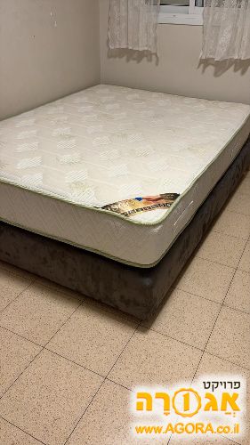 מיטה זוגית עם ארגז מצעים