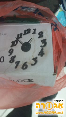 שעון וספרות להדבקה על קיר
