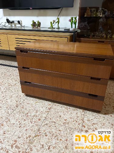 שידה עם מגירות
