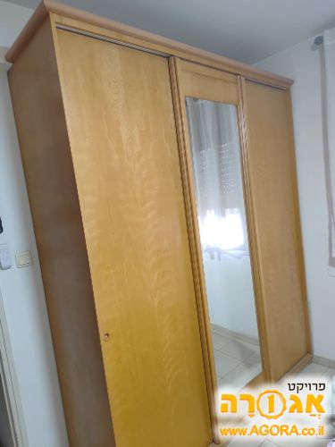 ארון בגדים מעץ מלא מלא