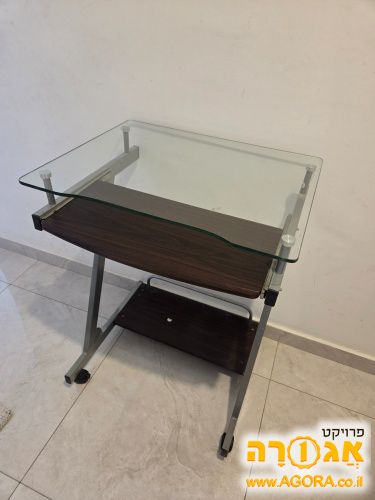 שולחן מחשב קומפקטי