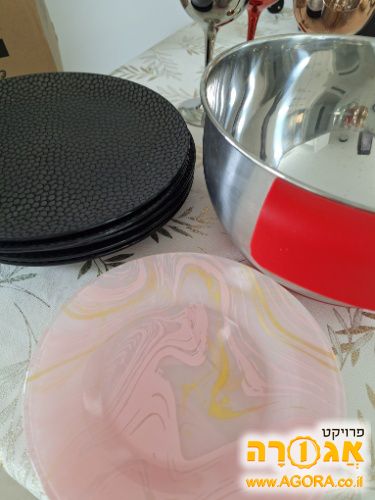 צלחות וכלי בית
