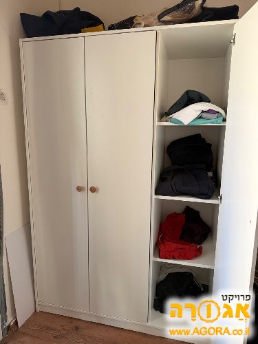 ארון שלוש דלתות