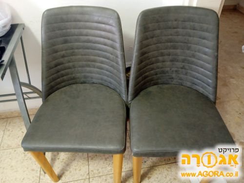 2 כיסאות