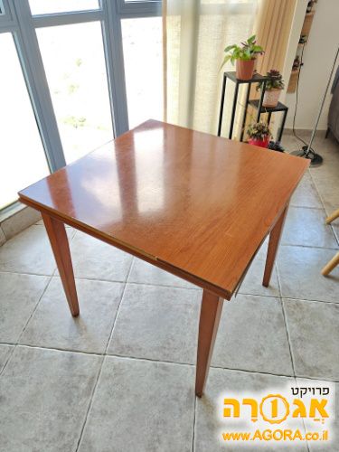 שולחן אוכל