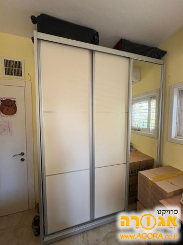 ארון בגדים