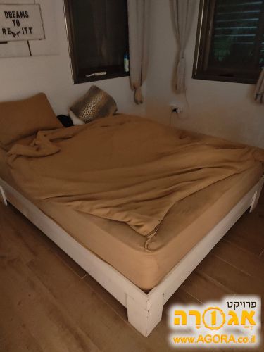 מיטה עם ארגז מצעים