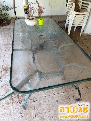 שולחן זכוכית לגינה