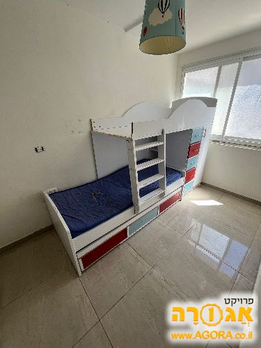 מיטת רכבת דו-קומתית